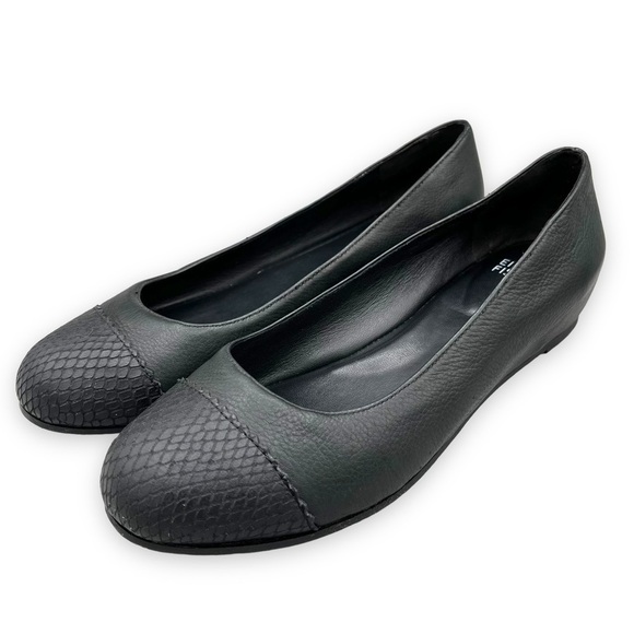 4 for $40 SALE! Eileen Fisher Leather Round Toe Ballet Flats, Black, Size 7 - Picture 5 of 9